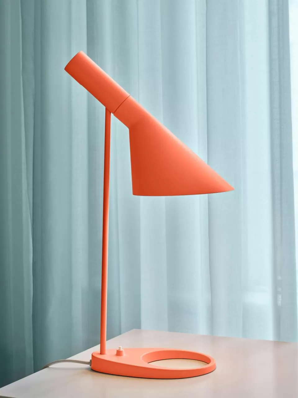 Louis Poulsen Bureaulamp AJ, in verschillende formaten | Bureaulampen | Tafellampen