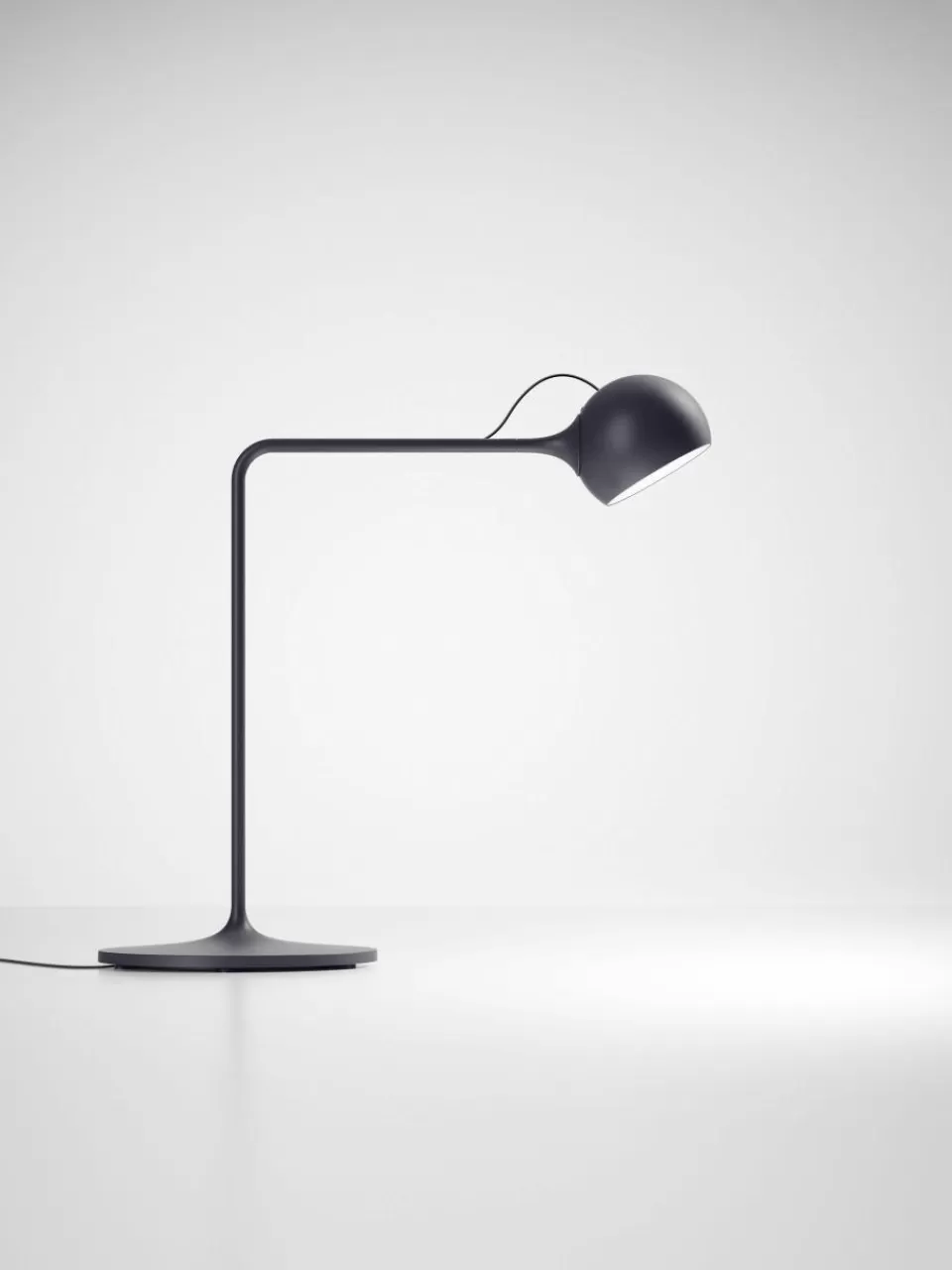 Artemide Dimbare verstelbare LED bureaulamp Ixa | Bureaulampen | Tafellampen