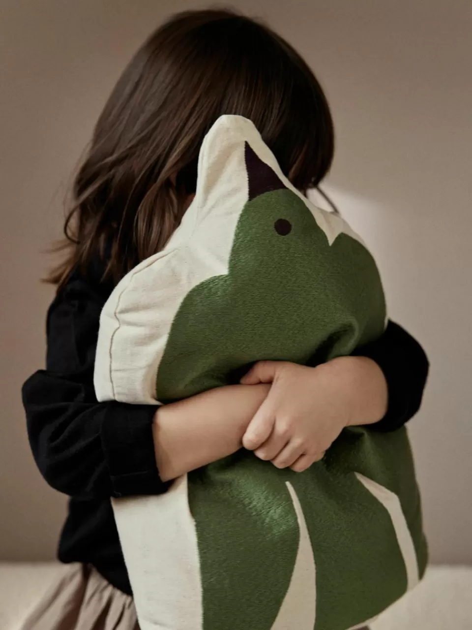 ferm LIVING Kids Geborduurd kussen Swif Bird van biokatoen | Kindertextiel | Kinderkussens