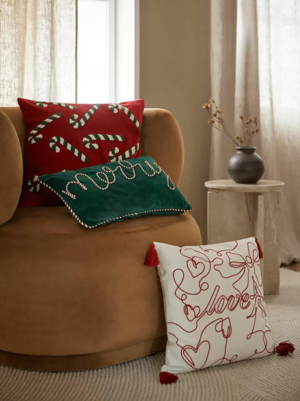 Westwing Collection Geborduurde kussenhoes Alora met kerstmotief | Sierkussens | Sierkussens