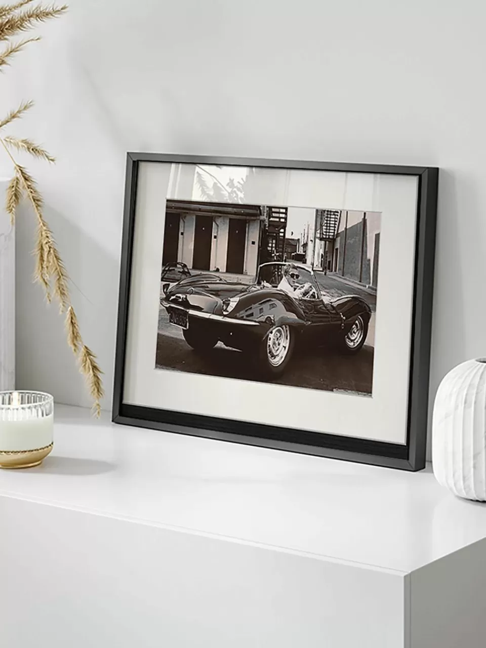 Any Image Ingelijste print Steve McQueen in zijn Jaguar | Wanddecoratie | Prints