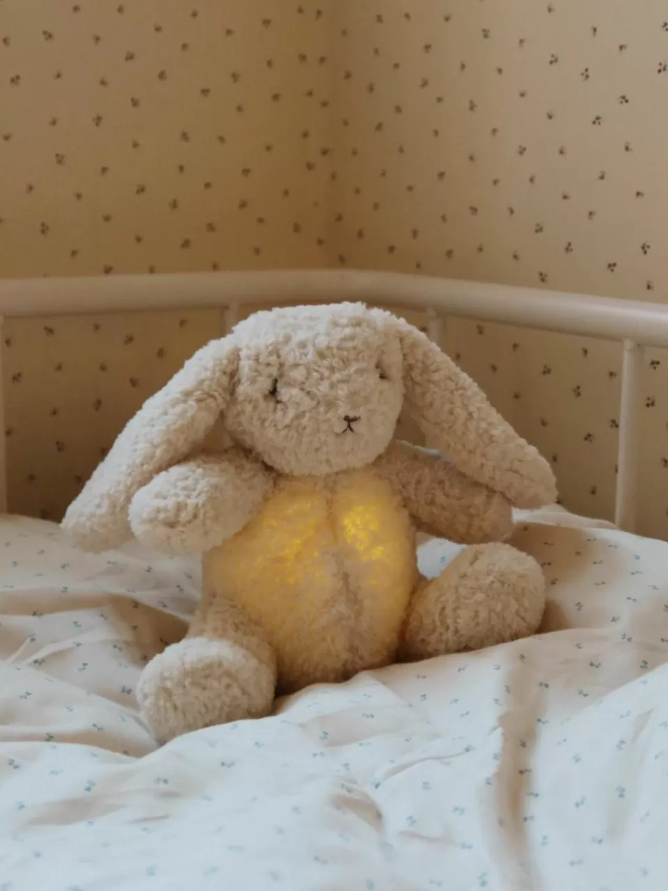 Konges Slojd Knuffelkonijntje met LED-lamp en Bluetooth-luidspreker | Kinderlampen | Kinderlampen