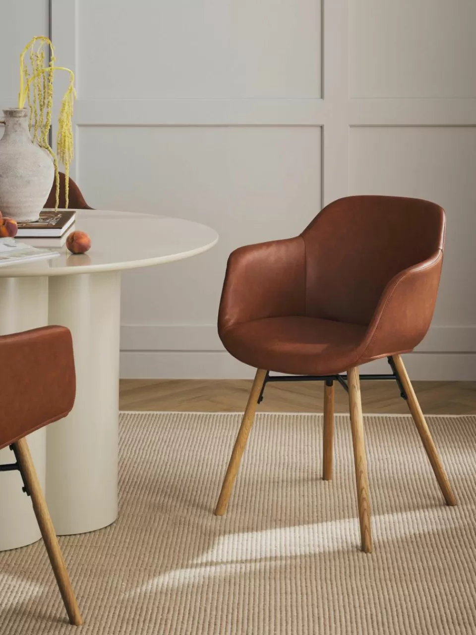 Westwing Collection Kunstleren fauteuil Fiji met smalle zitvlak | Stoelen | Stoelen Met Armleuning