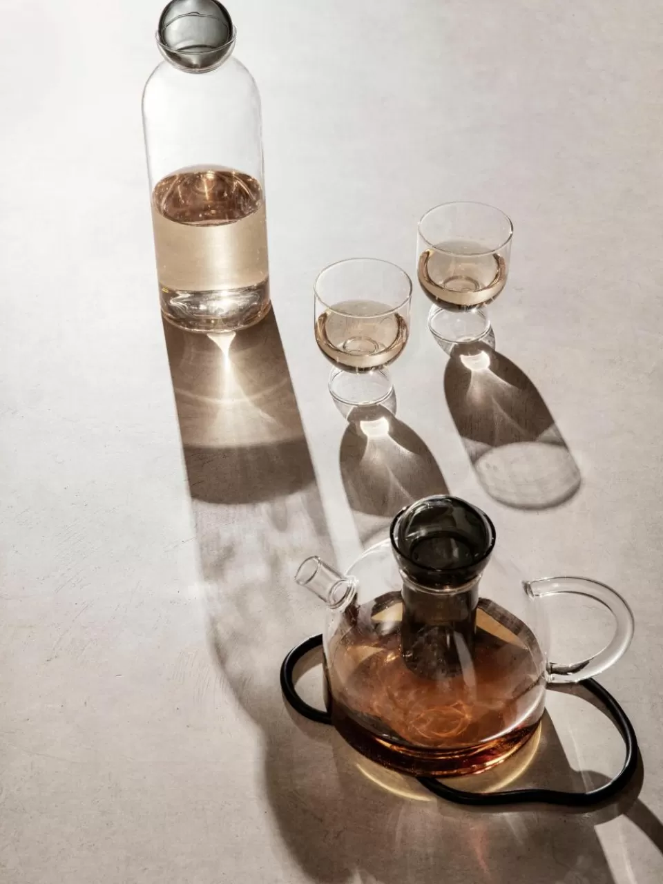 ferm LIVING Mondgeblazen decanter Still, 1.4 L | Decanteerkaraffen | Servies