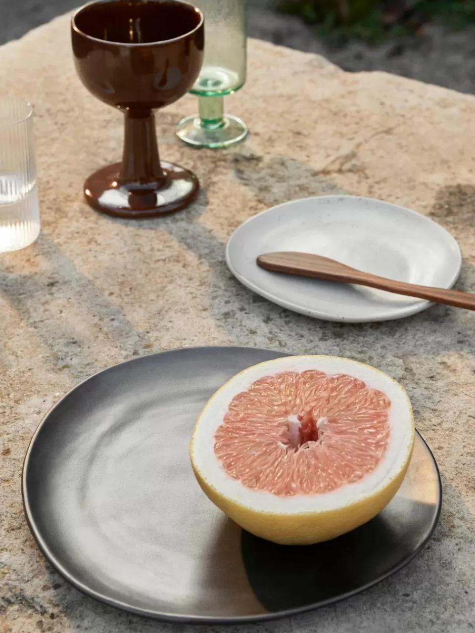 ferm LIVING Taartplaat Flow van keramiek | Servies | Ontbijt- & Dessertborden